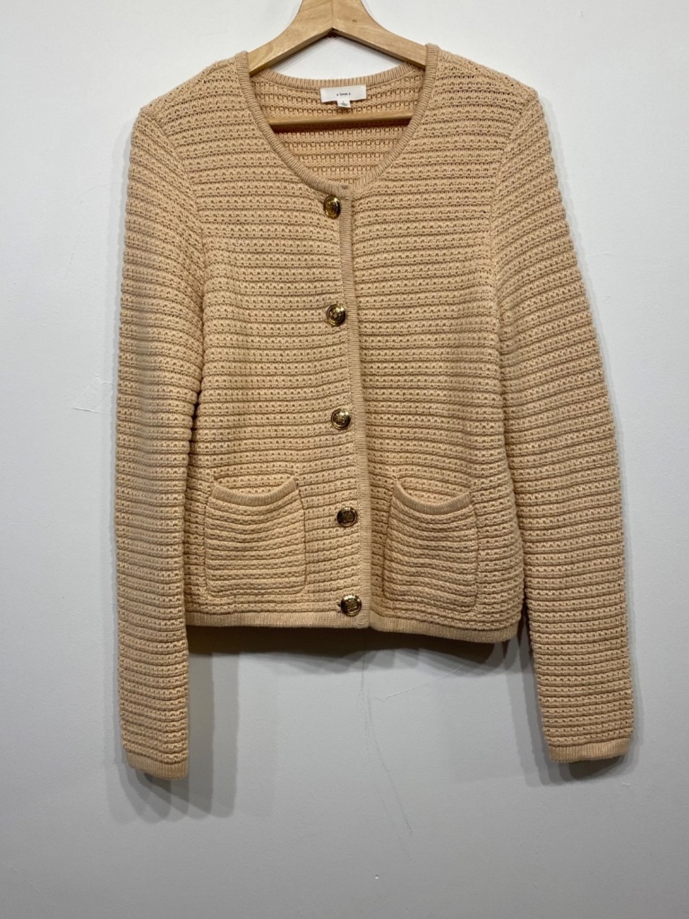 a Loves a Beige Knit Ribbed Old Money Cardigan Size Large